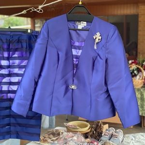 Ladies size 16 jacket and skirt set